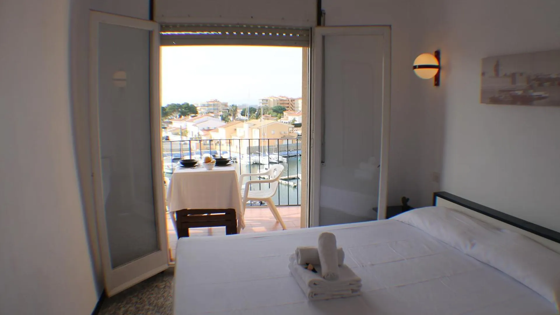 Agi Fragata Apartment Roses Spain
